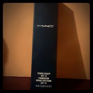 MAC studio sculpt (NW30)